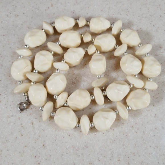 Vintage Mid Century Modern Chunky Beaded Necklace - Picture 7 of 16